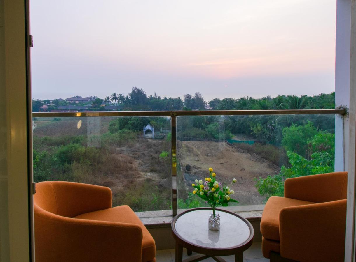 Octave Rococco Morjim Otel Pernem Dış mekan fotoğraf