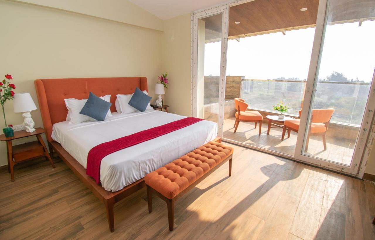 Octave Rococco Morjim Otel Pernem Dış mekan fotoğraf