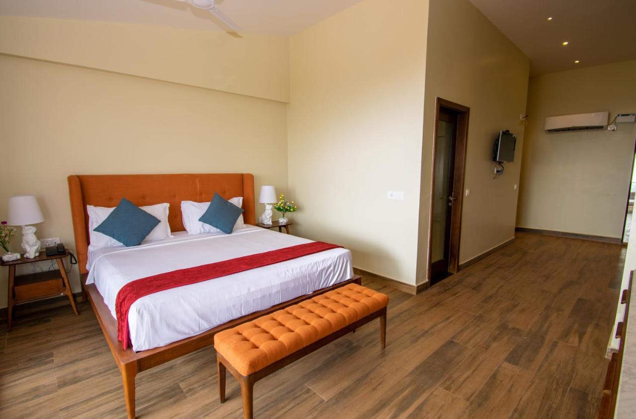 Octave Rococco Morjim Otel Pernem Dış mekan fotoğraf