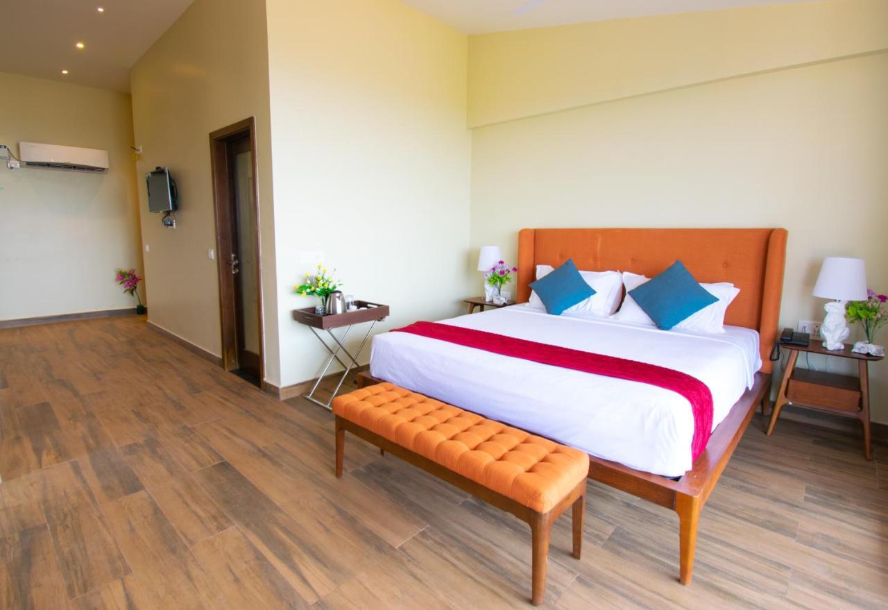 Octave Rococco Morjim Otel Pernem Dış mekan fotoğraf