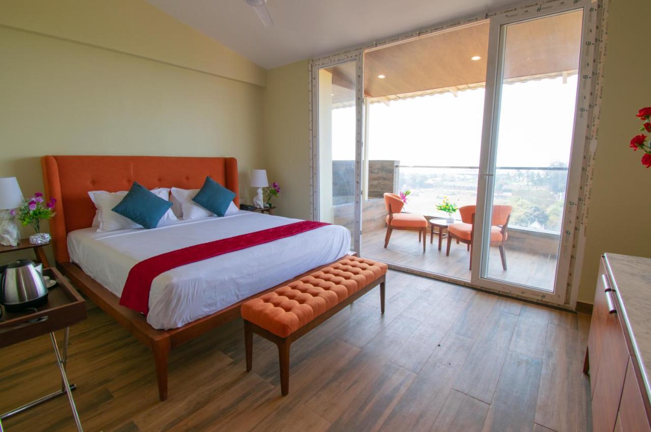 Octave Rococco Morjim Otel Pernem Dış mekan fotoğraf